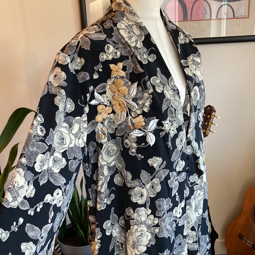 Vintage Natori Embroidered Floral Nightgown & Robe Set Gown is NWT!